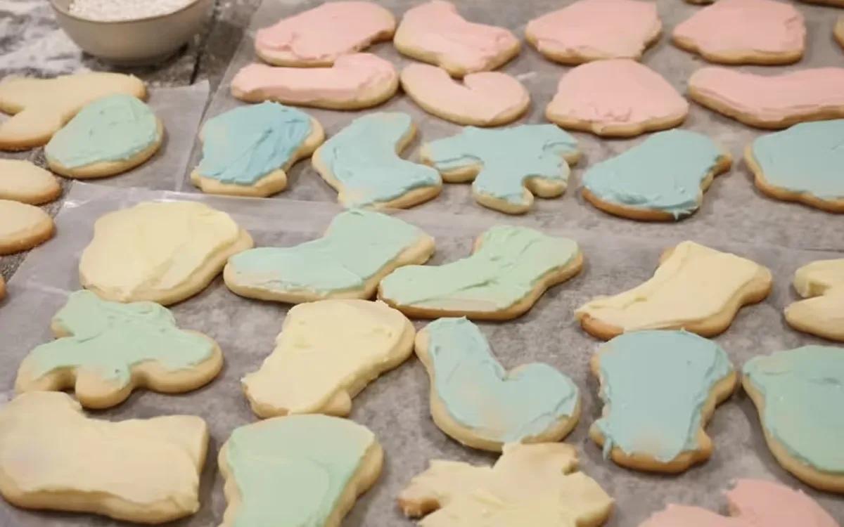 Mom’s Christmas Sugar Cut-Out Cookies — American desserts recipe