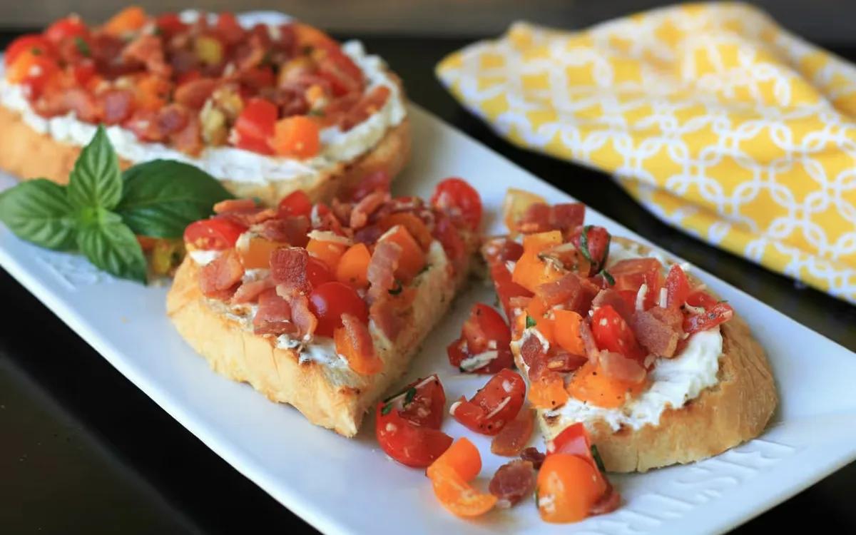 Ricotta Toast with Bacon and Tomato — American snacks recipe